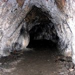 Peștera Poarta Zmeilor din Sub Piatră
